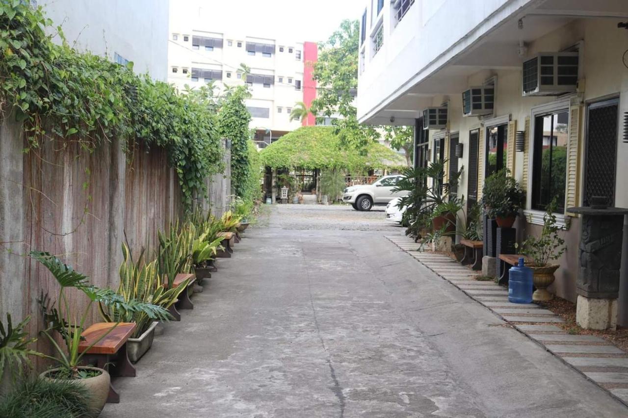 Reddoorz Near Colgante Bridge Naga City Exteriör bild